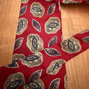 Elegant Red Patterned Tie